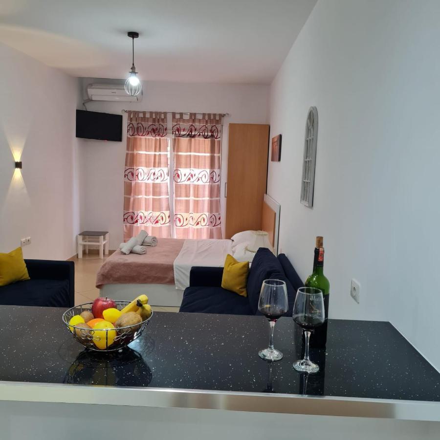 Studio By The Beach - Vlore Exterior photo